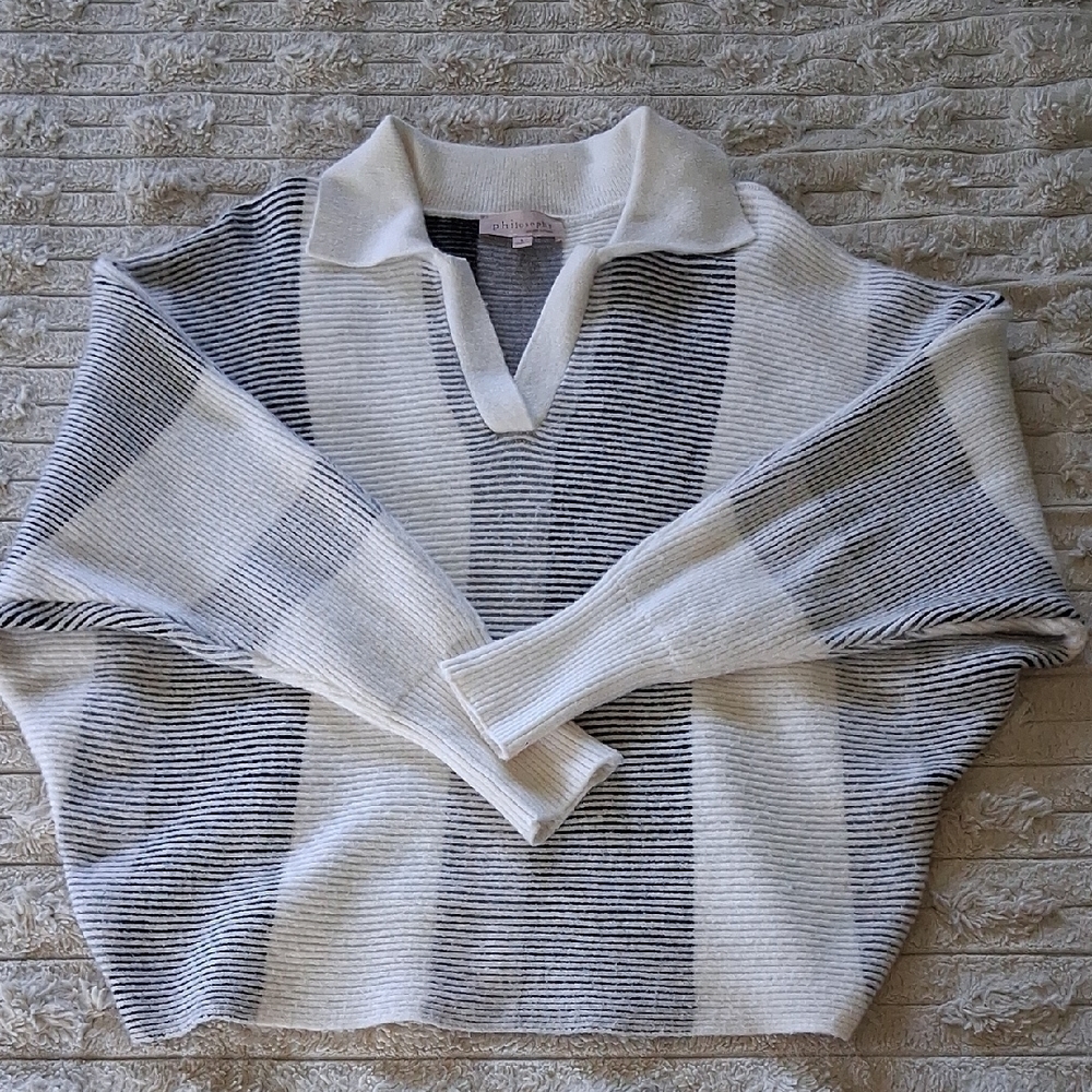Philosophy White and Gray V-Neck Sweater